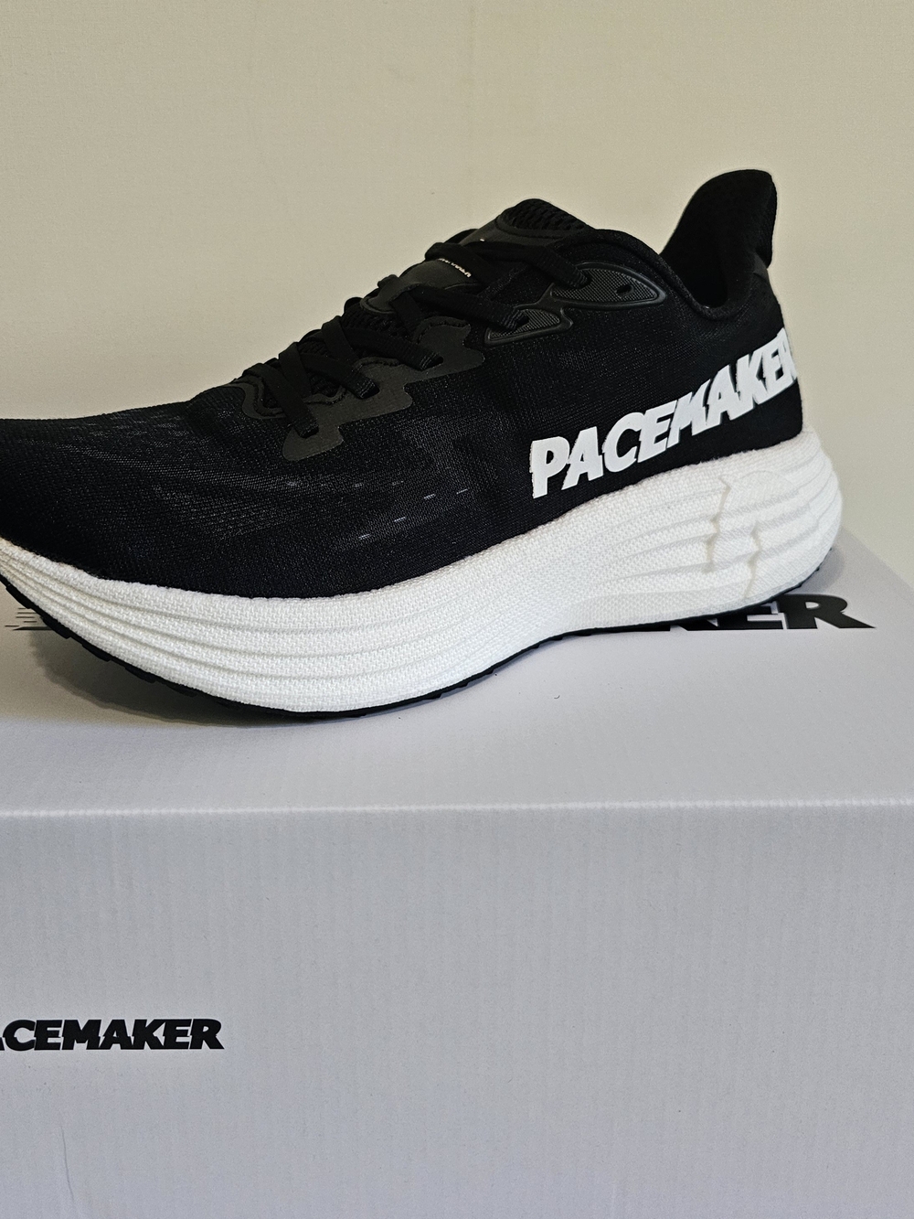 Pacemaker Men’s Black Athletic Running Shoe M8.5 / W10